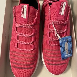 Geox Spherica Sneaker (Women) 9US / 39EU, FUCHSIA